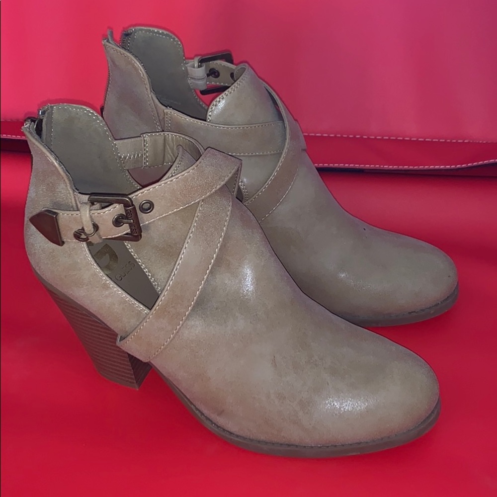 Guess ankle boot size